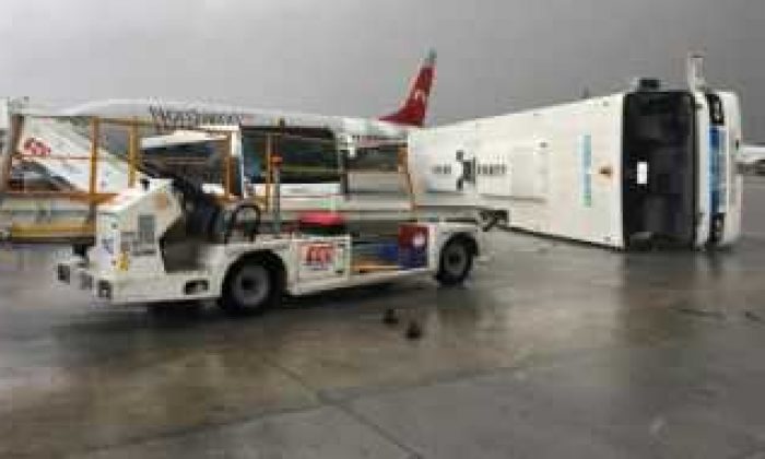 Antalya Havalimanı´nda korku dolu anlar! Yürekler ağza geldi